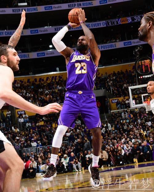 东契奇砍下35分难救主 湖人憾负马刺 东契奇砍下35分难救主 湖人憾负马刺